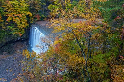 松川渓谷の紅葉 松川渓谷の紅葉 松川渓谷,紅葉,ブルーの水の写真素材
