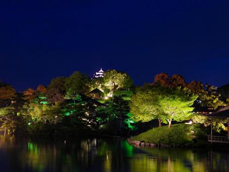 ライトアップした岡山後楽園と岡山城天守閣 ライトアップした岡山後楽園と岡山城天守閣 岡山後楽園,岡山城,春の幻想庭園の写真素材