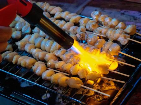 焼き鳥屋の仕込み風景(ぼんじり串焼) 焼き鳥屋の仕込み風景(ぼんじり串焼)の写真