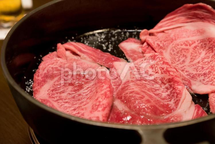 老舗店のすき焼き！02 お肉,ご馳走,すき焼きの写真素材
