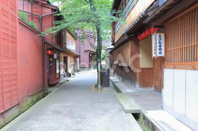 金沢市東山地区　主計町の古い町並み 町家,古民家,家の写真素材