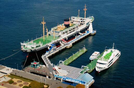 マリンタワーから見た氷川丸 氷川丸,横浜港,横浜の写真素材