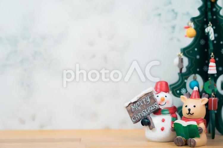 クリスマス　雪だるまとトナカイ　クリスマスツリー クリスマス,イメージ,雪だるまの写真素材