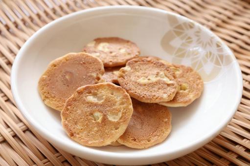 せんべい 薄焼き煎餅,煎餅,和菓子の写真素材
