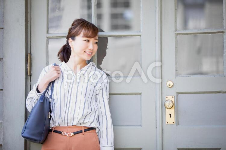 カジュアルビジネスの会社員 ビジネスウーマン,女性,ビジネスの写真素材
