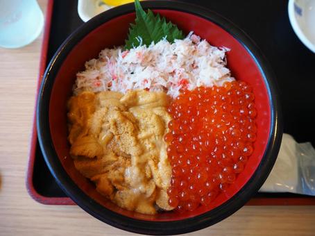 幸せな3色丼 幸せな3色丼の写真