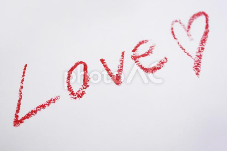 口紅で書いた文字「Love」 lip,love,messageの写真素材