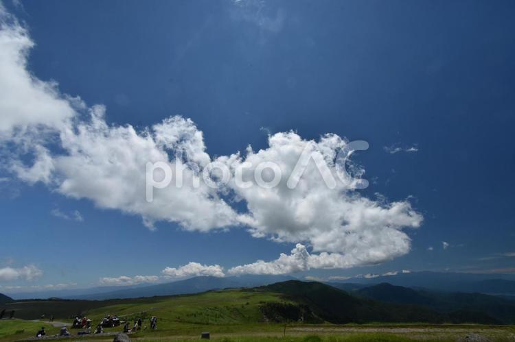 美ヶ原高原　青い空と白い雲 風景,自然,空の写真素材