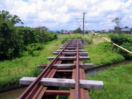 水路にかかる廃線跡の鉄橋 西武安比奈線,廃線,鉄道の写真素材