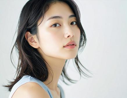 透明感あふれる若い女性のポートレートの写真