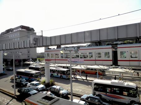 大船駅を発着する湘南モノレール 大船駅を発着する湘南モノレール モノレール,鉄道,乗り物の写真素材