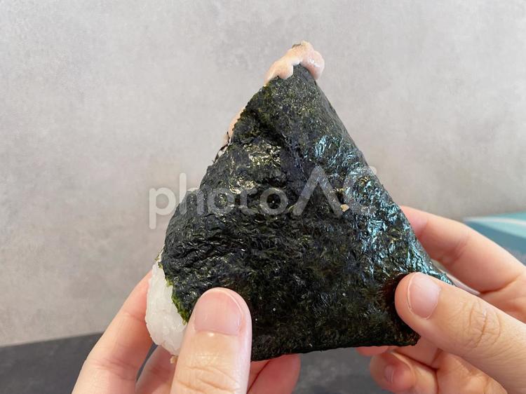 明太子マヨネーズおにぎり おにぎり,明太子,食べ物の写真素材