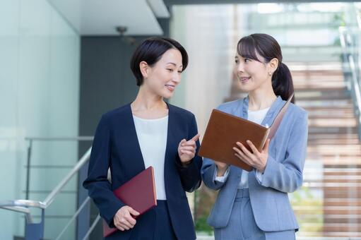 オフィスで仕事をするビジネスウーマン ビジネス,会議,ビジネスウーマンの写真素材