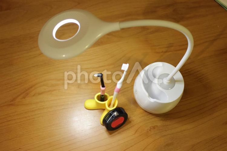 子供の仕上げ歯磨きセット デンタルフロス ワンタフト歯ブラシ デンタルフロス,ワンタフト歯ブラシ,虫歯の写真素材