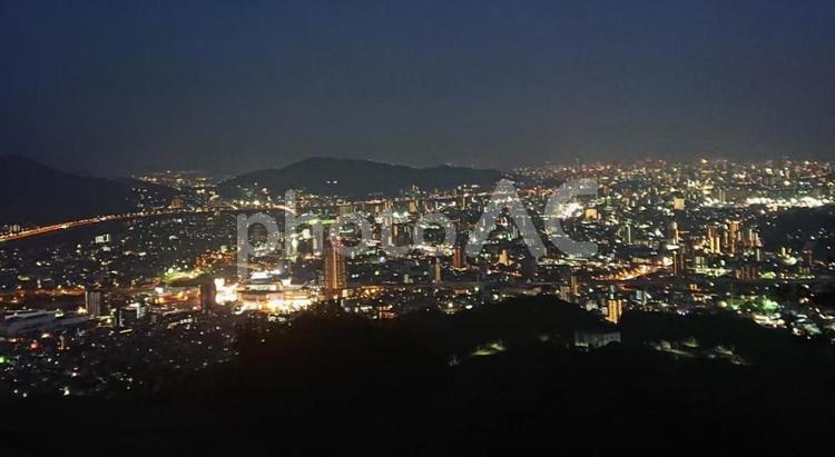 安佐南区緑井（権現山憩いの森）からの夜景 都市,都市の風景,スカイラインの写真素材