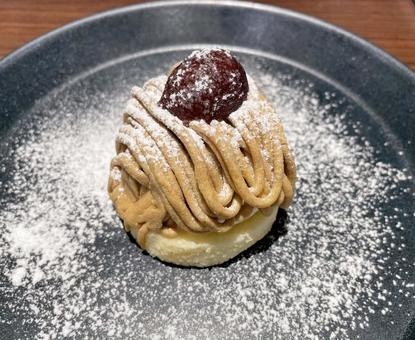 モンブラン昼下がりのカフェにて モンブラン,スイーツ,栗の写真素材