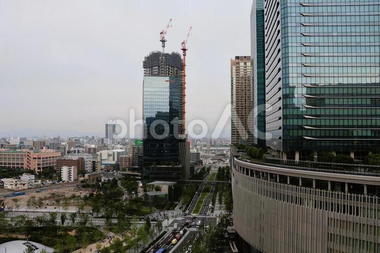 ６月上旬の大阪うめきた地区の景観 ビル,ビル群,街並みの写真素材