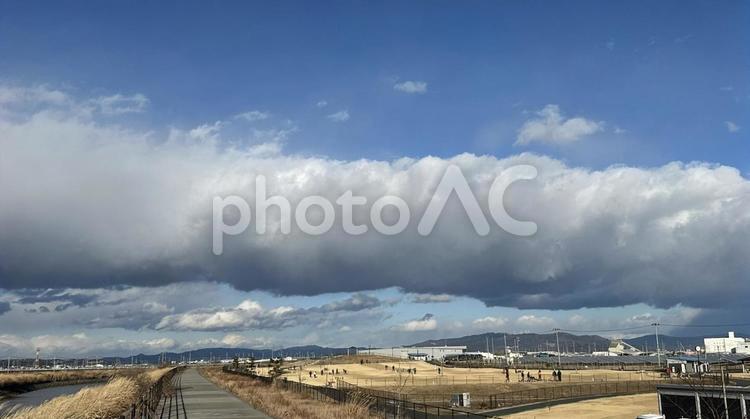 冬の雲の下でパークゴルフ 晴天,冬,雲の写真素材