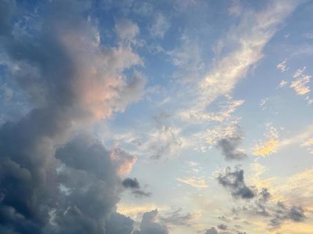 雲の多い空 雲の多い空の写真