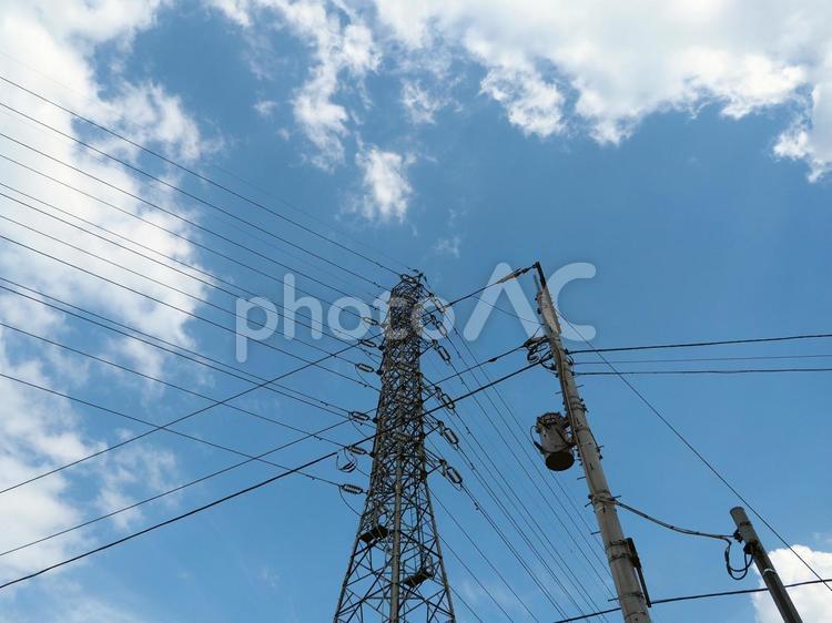 鉄塔がある風景 鉄塔,送電線,電線の写真素材