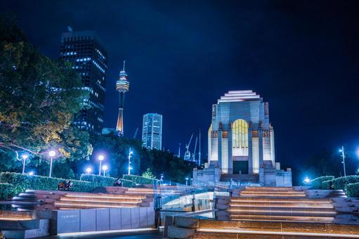 シドニータワーと夜景の輝き シドニータワー,戦争記念館,夜景の写真素材