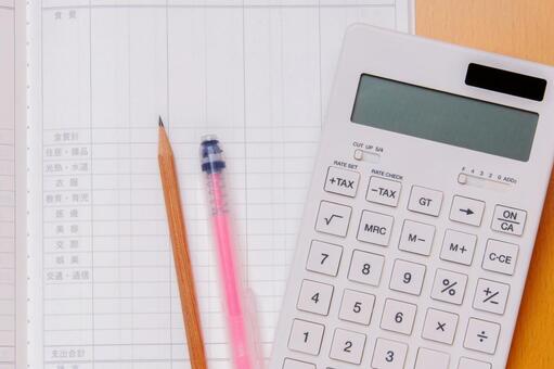 家計管理のイメージ　家計簿と鉛筆と電卓1 家計簿,インフレ,節約の写真素材