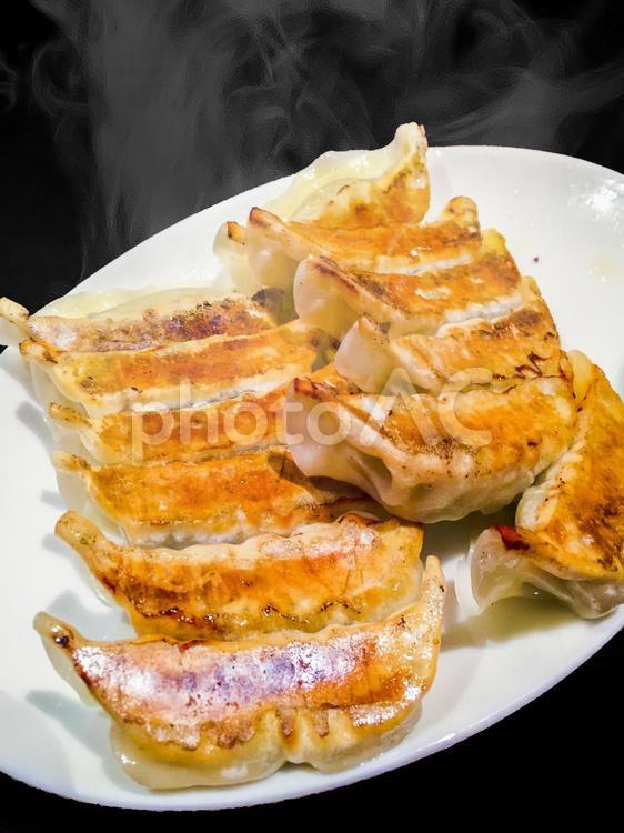 熱々焼きたての焼き餃子 餃子,焼き餃子,中華料理の写真素材