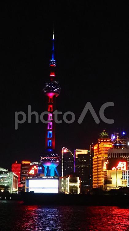 大都会！旅っていいね、上海外灘の夜景！ 上海,上海タワー,中国の写真素材