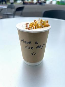 よい一日を よい一日を キャラメルラテ,カフェラテ,ウインナーコーヒーの写真素材
