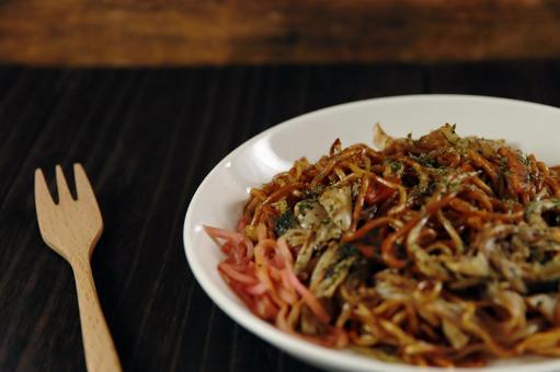 焼きそばと木のフォーク 焼きそばと木のフォーク 焼きそば,麺料理,料理の写真素材