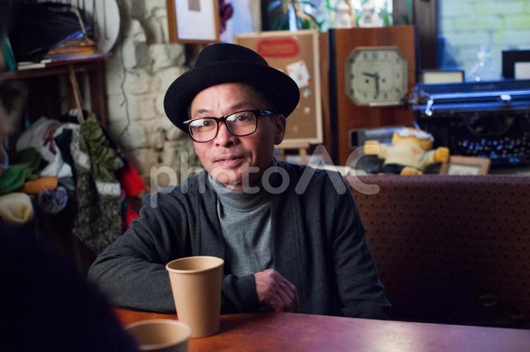カフェでくつろぐ中年男性4 男性,中年,シニアの写真素材