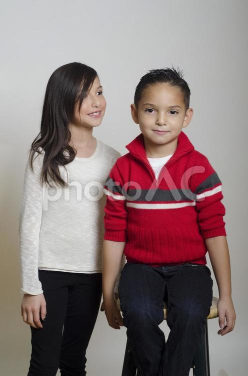 外国人の子どもたち　ポートレート14 子供,外国人,二人の写真素材