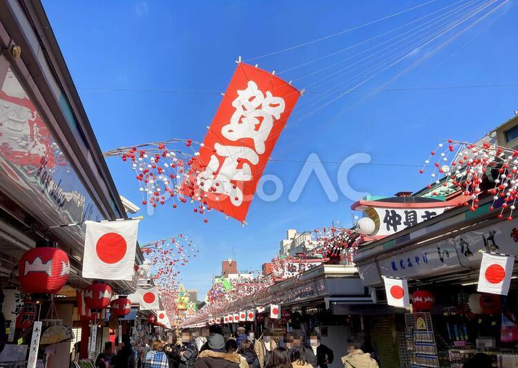 東京風景・浅草仲見世 浅草仲見世,賀正,日の丸の写真素材
