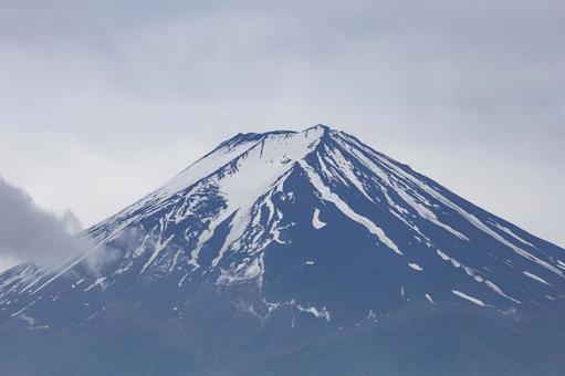 山梨県河口湖町から見た初夏の富士山 富士山,山梨,河口湖町の写真素材