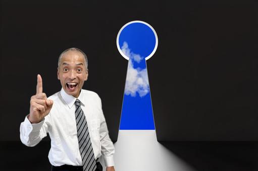 問題の解決策が閃いたスーツの中年男性 空,ビジネス,男性の写真素材