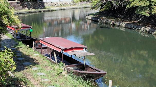 八幡堀 新町浜付近の手漕ぎ和舟 八幡堀 新町浜付近の手漕ぎ和舟 八幡堀,初秋,新町浜の写真素材