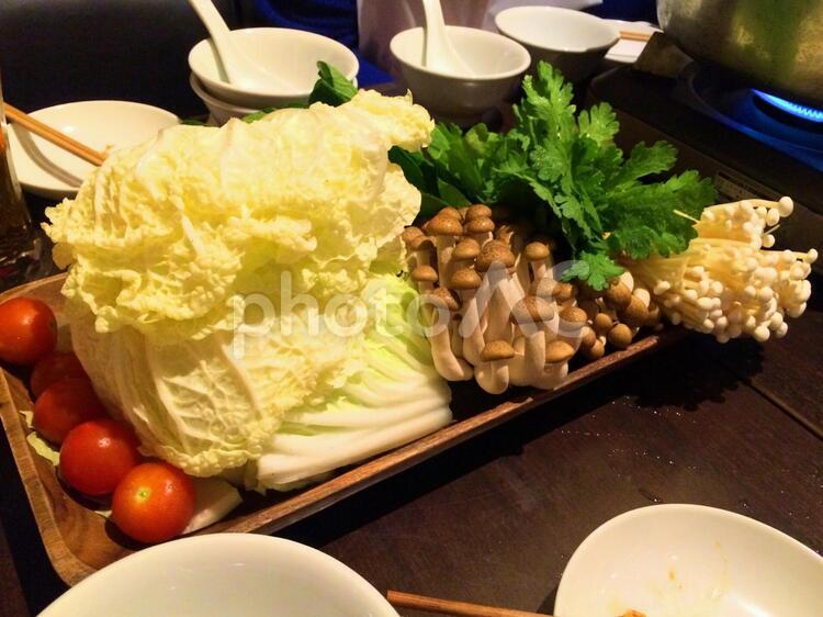 鍋の具材となる野菜盛り合わせ 野菜,料理,食事の写真素材