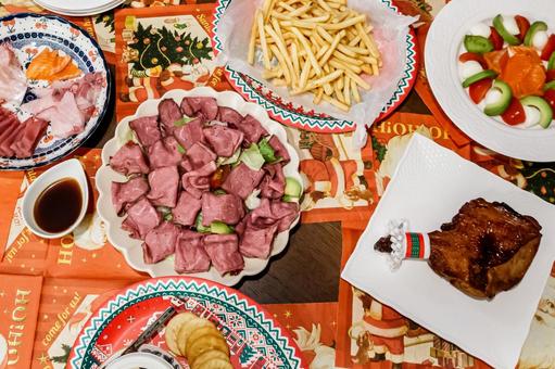 クリスマスパーティーの料理 クリスマスパーティーの料理 クリスマス,記念日,ローストチキンの写真素材