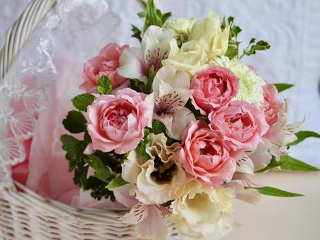 パステルピンクのバラ　フラワーバスケット バラ,フラワーアレンジメント,フラワーアレンジの写真素材