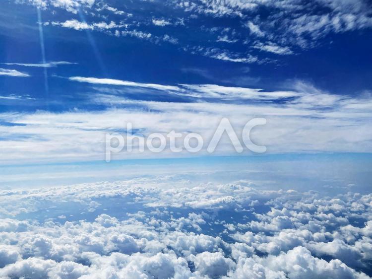 飛行機から見た青空と雲 空,くも,雲の写真素材