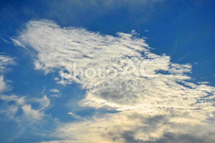 空と雲22 空,雲,逆光の写真素材