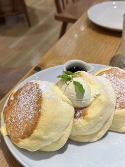 ふわふわパンケーキ ふわふわパンケーキ パンケーキ,ふわふわ,ホットケーキの写真素材