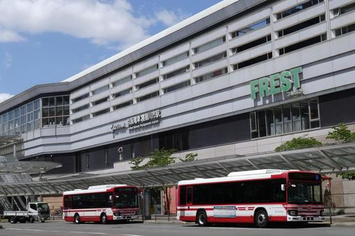 京阪寝屋川市駅　駅舎とバスロータリー 京阪寝屋川市駅,寝屋川市駅,外観の写真素材