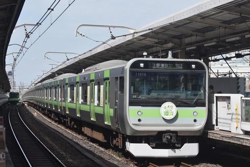 E235系山手線　205系風ラッピング 山手線,e235系,205系の写真素材