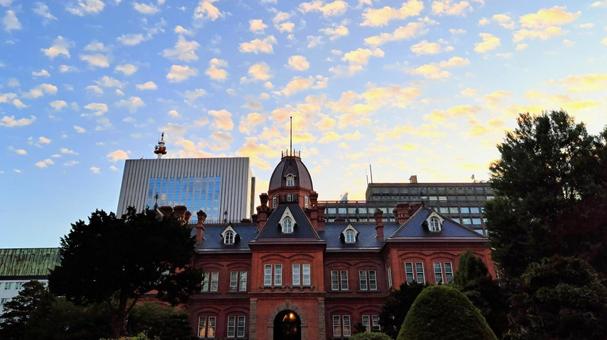 リニューアルした赤レンガ庁舎 夕暮れ リニューアルした赤レンガ庁舎 夕暮れ 北海道庁,赤レンガ庁舎,札幌の写真素材