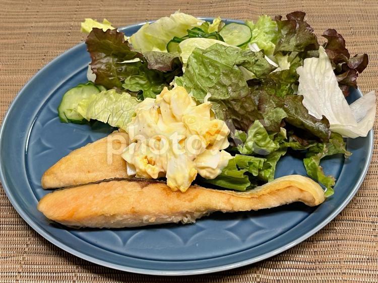 鮭(サーモン)のムニエル サーモン,鮭,ムニエルの写真素材