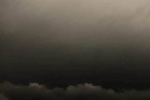 沈黙の雲底 暗い,厚い雲,空の写真素材