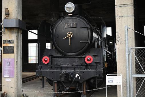 津山まなびの鉄道館 D51 津山まなびの鉄道館 D51 屋根,郊外,鉄道の写真素材