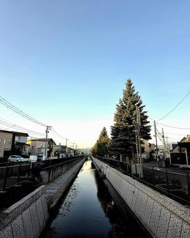 朝の用水路 朝の用水路 川,用水路,町内の写真素材