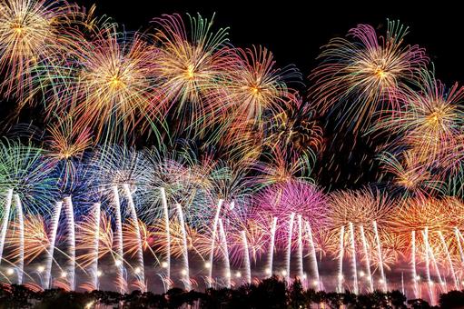鮮やかな花火大会 鮮やかな花火大会 山形,花火大会,花火の写真素材